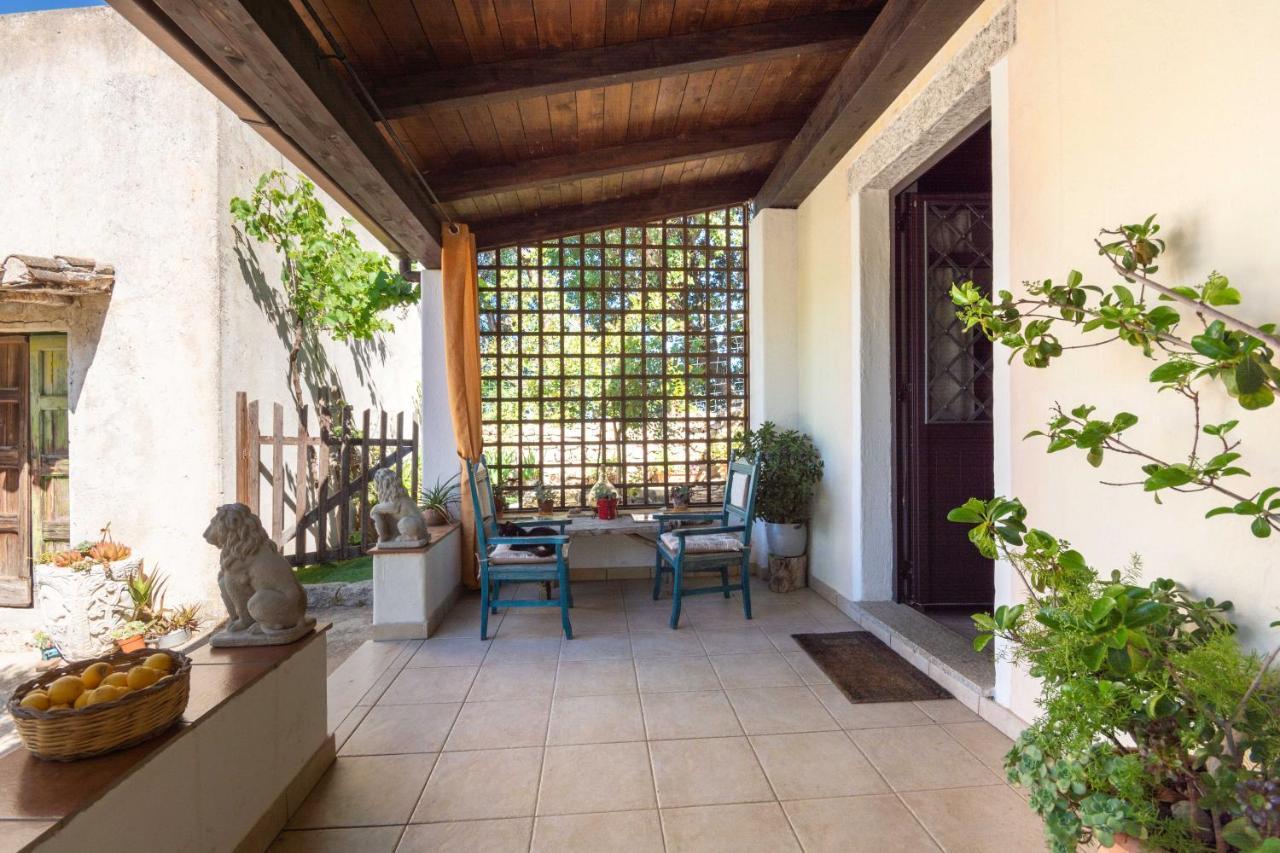 Villa Ferulas Oliena Bagian luar foto